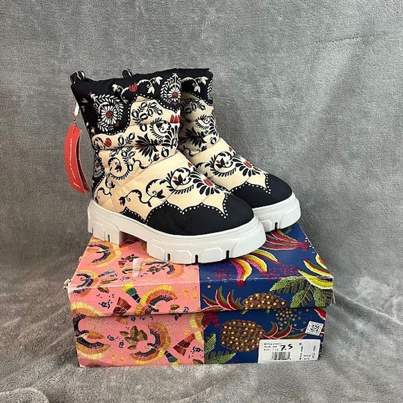 FARM Rio Shoes - NWT Farm Rio Passion Scarf Puffy Ankle Boots Womens 7.5 Boho Chunky Paisley